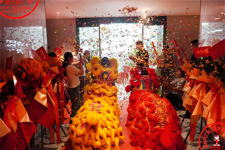 河南中豫港通资本乔迁新址开业揭牌仪式乔迁仪式舞狮队表演郑州开业庆典演出公司甲乙丙丁庆典舞狮队表演87.jpg 河南中豫港通资本乔迁新址开业揭牌仪式乔迁仪式舞狮队表演郑州开业庆典演出公司甲乙丙丁庆典舞狮队表演87.jpg