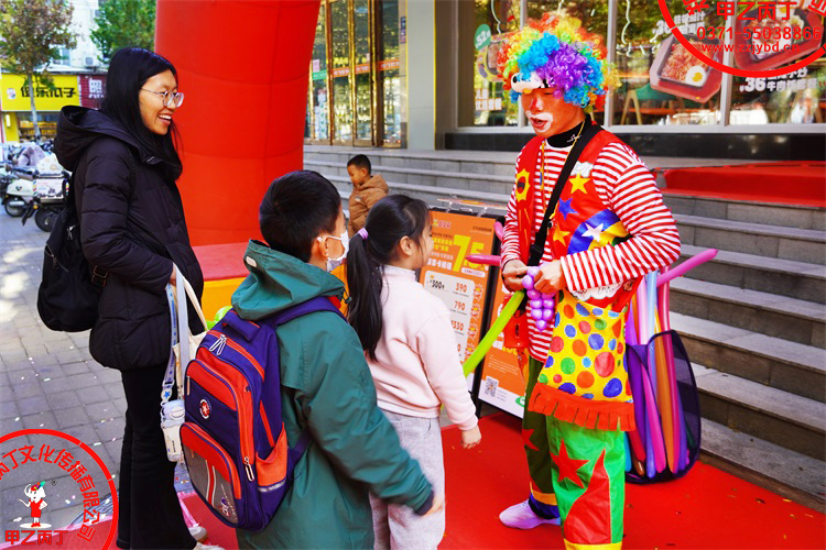豪享来中西餐厅郑州大学店盛大开业庆典郑州舞狮队舞狮表演郑州鼓舞开场舞演出开业大吉开门红小丑表演49.jpg 豪享来中西餐厅郑州大学店盛大开业庆典郑州舞狮队舞狮表演郑州鼓舞开场舞演出开业大吉开门红小丑表演49.jpg