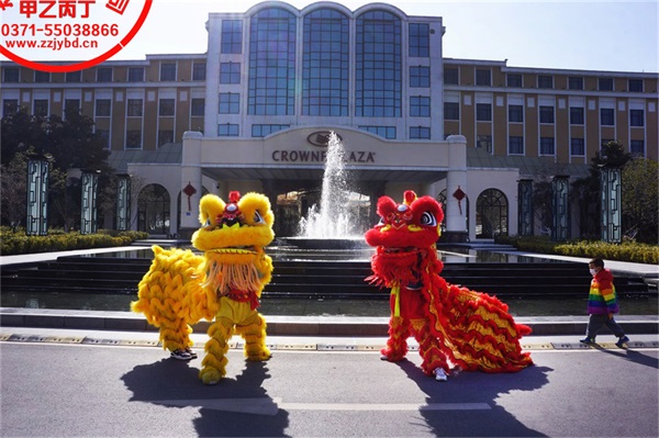 2022年2月1日河南中州皇冠假日酒店壬寅虎年正月初一新春开工舞狮点睛仪式